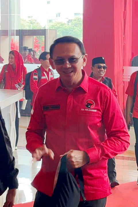 Ketua DPP PDIP, Basuki Tjahaja Purnama atau Ahok tiba di Rakernas I PDIP di Beach City Ancol, Jakarta Utara, Sabtu (10/1/2026). Foto: Abid Raihan/kumparan