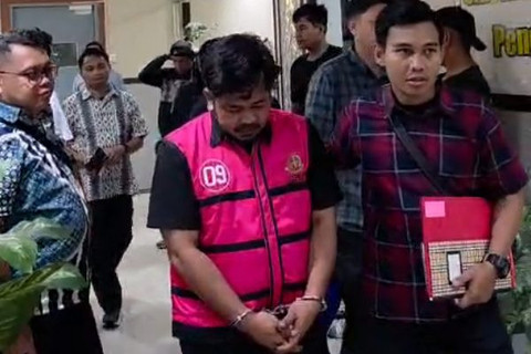Seorang pria berinisial AM alias Pung di Kota Makassar, Sulsel, ditangkap Kejaksaan Tinggi Sulsel, karena mengaku sebagai Jaksa. Foto: Dok. Istimewa