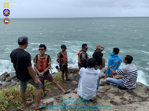 Proses pencarian 2 pemancing yang diduga hilang di pantai Wediombo. Foto: Satlinmas Rescue Istimewa Wilayah Operasi I Pantai Wediombo