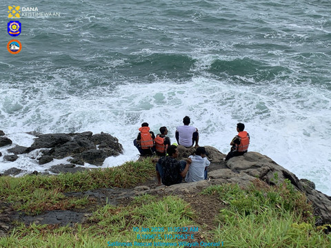 Proses pencarian 2 pemancing yang diduga hilang di pantai Wediombo. Foto: Satlinmas Rescue Istimewa Wilayah Operasi I Pantai Wediombo