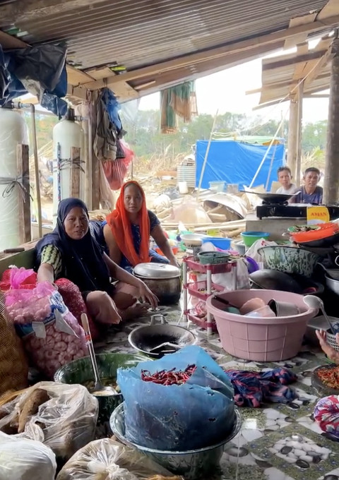 Beban ganda yang harus dihadapi perempuan dalam situasi pascabencana. Foto: Avissa Harness/kumparan