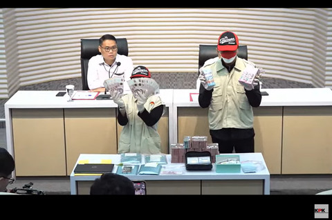 Konpers KPK terkait OTT Pejabat KPP Madya Jakarta Utara, Minggu (11/1) dok. YouTube KPK