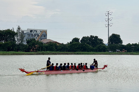 Lomba Dayung nasional di Banjir Kanal Barat Semarang, Minggu (11/1/2026). Foto: Intan Alliva/kumparan