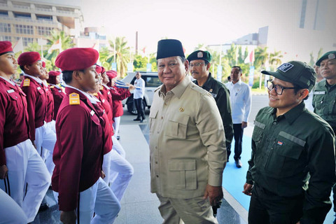 Sejumlah momen kebersamaan Presiden Prabowo bersama para siswa Sekolah Rakyat. Foto: Dok. Kemensos RI