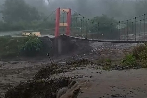 Banjir melanda Labuan Lumbubaka, Tapanuli Tengah, Minggu (11/1/2026). Foto: Instagram/@bpbd_sulteng