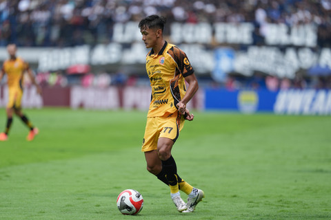 Pemain Persija Jakarta Dony Tri Pamungka saat melawan Persib Bandung pada pertandingan Super League di Stadion Gelora Bandung Lautan Api, Bandung, Minggu (11/1/2026). Foto: Media Persija