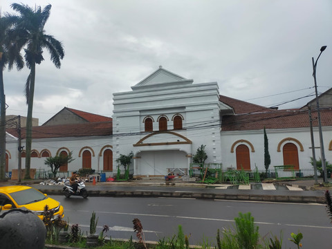 Penampakan sisi lain Rumah Sakit Dustira Cimahi (Foto: dokumen penulis)