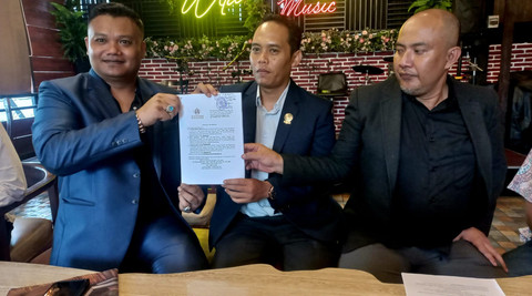 Jumpa pers Ressa Rizky Rossano bersama kuasa hukum di Banyuwangi. Foto: Istimewa