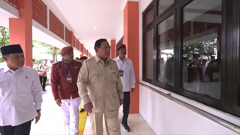 Presiden Prabowo Subianto tinjau langsung Sekolah Rakyat, Banjarbaru, Kalimantan Selatan, Senin (12/1). Foto: Dok. Kemensos RI