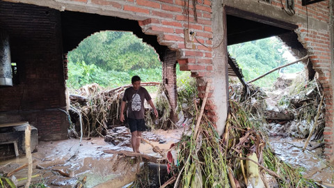 Kondisi pabrik kerupuk milik Juharti di Desa Bulumanis Kidul, Kecamatan Margoyoso, Kabupaten Pati, setelah diterjang banjir bandang. Foto: Dok. kumparan
