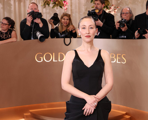 Erin Doherty menghadiri Penghargaan Golden Globe Tahunan ke-83 di The Beverly Hilton pada 11 Januari 2026 di Beverly Hills, California. Foto: MONICA SCHIPPER/Getty Images via AFP