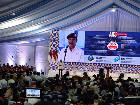 Menteri Sosial (Mensos) Saifullah Yusuf atau Gus Ipul saat memberikan laporan peresmian 166 Sekolah Rakyat yang terpusat di Sekolah Rakyat Terpadu (SRT) 9 Banjarbaru, Kalimantan Selatan pada Senin (12/1/2026).  Foto: Luthfi Humam/kumparan