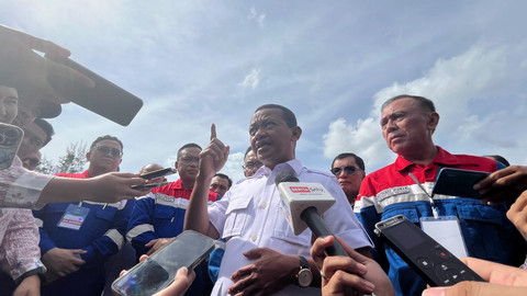 Menteri ESDM Bahlil Lahadalia saat ditemui di kawasan Kilang Balikpapan, Senin (12/1/2026). Foto: Fariza Rizky Ananda/kumparan