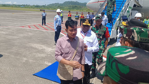 Wakil Presiden (Wapres) RI Gibran Rakabuming melakukan kunjungan kerja ke Biak, Papua, Selasa (13/1/2026). Foto: Zamachsyari/kumparan