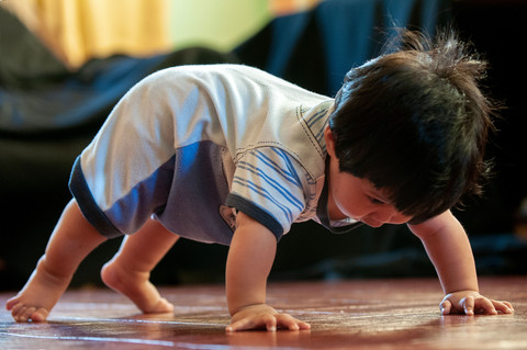Ilustrasi bayi roll depan. Foto: IZZ HAZEL/Shutterstock
