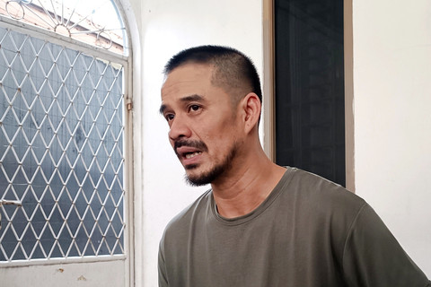 Roby Tremonti buka suara soal buku karya Aurelie 'Broken Strings' di kawasan Citeureup, Bogor, Jawa Barat, Selasa (13/1/2026). Foto: Giovanni/kumparan