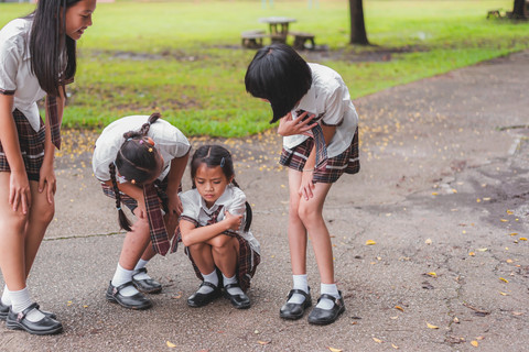 Ilustrasi anak peduli sesama. Foto: AnnGaysorn/ Shutterstock