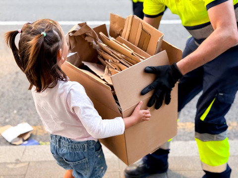 Ilustrasi anak peduli sesama. Foto: Lunnica/Shutterstock
