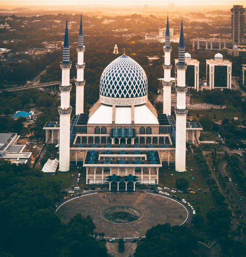 Masjid sebagai simbol Islam. (Foto: Fahrul Azmi, under the Unsplash license).