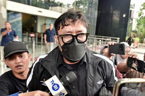 Wakil Ketua DPRD Provinsi Jawa Barat, Ono Surono menjawab pertanyaan wartawan usai pemeriksaan di Gedung Merah Putih KPK, Jakarta, Kamis (15/1/2026). Foto: Fakhri Hermansyah/ANTARA FOTO