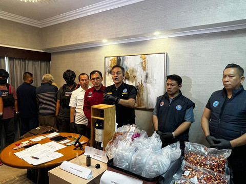 Pengungkapan kasus narkoba jenis etomidate di apartemen kawasan Sudirman oleh BNN, Jumat (16/1). Foto: Rayyan Farhansyah/kumparan