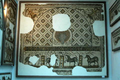 Ilustrasi tampilan karya seni di dalam museum. Sumber: pexels.com