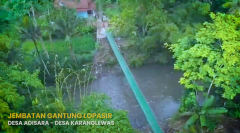 Foto udara Jembatan Lo Pasir yang telah rampung dibangun di atas Sungai Lo Pasir, Desa Karanggayem, Kabupaten Banyumas, Jawa Tengah. Foto: Dok. Bakom RI