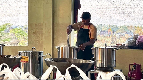 Dapur umum yang dikelola IPDN di Aceh Tamiang. Foto: Dok. Puspen Kemendagri