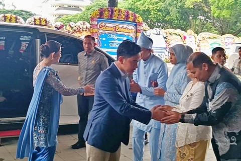 Wakil Presiden RI, Gibran Rakabuming Raka dan istri, Selvi Ananda menghadiri acara pernikahan Sespri Prabowo Subianto, Agung Surahman di TMII, Jakarta Timur, Minggu (18/1/2026). Foto: Zamachsyari/kumparan