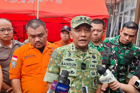 Komandan Kodam XIV Hasanuddin, Mayjen TNI Bangun Nawoko (ketiga kanan). Foto: Dok. kumparan