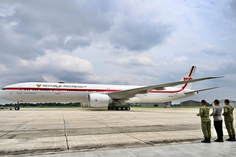 Pesawat yang ditumpangi Presiden Prabowo Subianto bertolak ke Swis dari Lanud Halim Perdanakusuma, Jakarta, Minggu (18/1/2026). Foto: Instagram/@sekretariat.kabinet