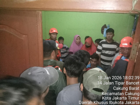 Seorang pemuda tewas usai terseret banjir di Cakung, Jakarta Timur. Foto: dok. Sudin Gulkarmat Jakarta Timur
