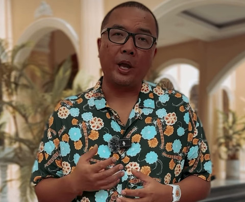 Dubes RI untuk Kamboja, Dr. Santo Darmosumarto, menjelaskan soal penipuan daring. Foto: instagram/@amb.id.phnompenh