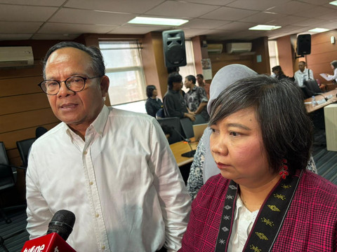 Komaruddin Hidayat dan Anis Hidayah soal output MoU soal pengaduan/sengketa pers terkini di Kantor Dewan Pers, Jakarta Pusat, Senin (19/1). Foto: Amira Nada Fauziyyah/kumparan