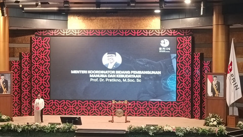 Menko PMK Pratikno dalam acara Kick Off Meeting Forum Komunikasi Riset dan Inovasi di Gedung BRIN, Jakarta Pusat, Senin (19/1). Foto: Zamachsyari/kumparan