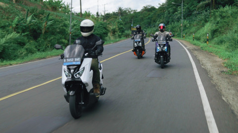 Touring motor listrik Polytron Fox 350 Jakarta ke Way Kambas. Foto: Dok. Polytron