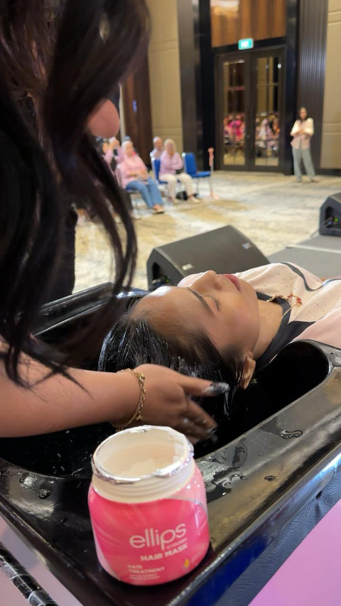 Ellips menghadirkan Ellips Hair Mask dengan formula fast-action yang bekerja hanya dalam 1 menit, kini tersedia dalam kemasan jar 200 gram. Foto: Ellips