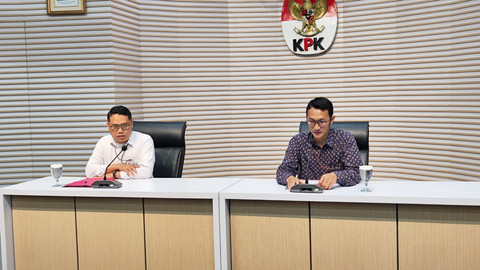 KPK menggelar konferensi pers terkait operasi tangkap tangan (OTT) Bupati Pati dan Walikota Madiun di Gedung Merah Putih KPK, Jakarta, Selasa (20/1/2026). Foto: Jonathan Devin/kumparan