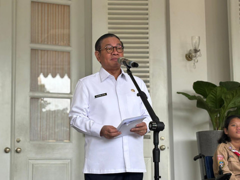 Gubernur DKI Pramono Anung soal peluncuran bus ramah disabilitas & penanganan banjir di Jakarta, Balai Kota, Jakarta Pusat pada Rabu (21/1/2026). Foto: Amira Nada Fauziyyah/kumparan