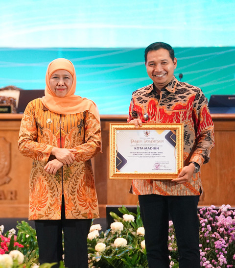 Gubernur Jawa Timur, Khofifah Indar Parawansa tunjuk Wakil Wali Kota Madiun F Bagus Panuntun sebagai Pelaksana Tugas (Plt) Wali Kota Madiun menggantikan Maidi usai ditetapkan tersangka oleh KPK kasus suap. Foto: Diskominfo Jawa Timur