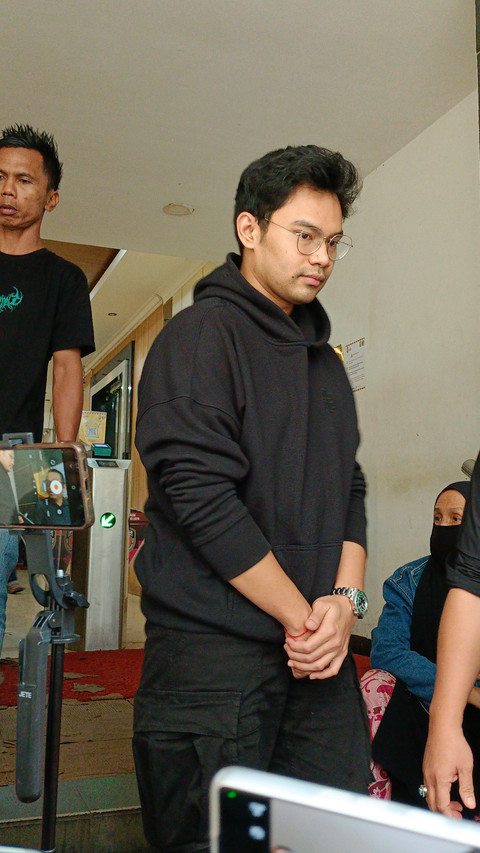 Insanul Fahmi usai menghadiri panggilan di Polda Metro Jaya. Foto: Aprilandika Pratama/kumparan