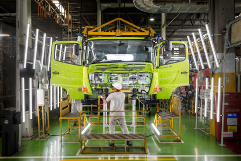 Proses produksi kendaraan niaga Hino di pabrik Purwakarta. Foto: Hino Indonesia