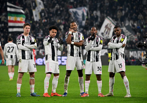 Selebrasi pemain Juventus saat melawan Benfica dalam Matchday 7 League Phase Liga Champions 2025/26 di Stadion Allianz, Kamis (22/1) dini hari WIB. Foto: REUTERS/Alberto Lingria