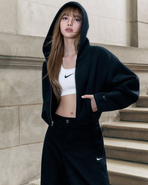 Lisa Blackpink jadi ikon internasional Nike. Foto: Instagram @nikesportwear