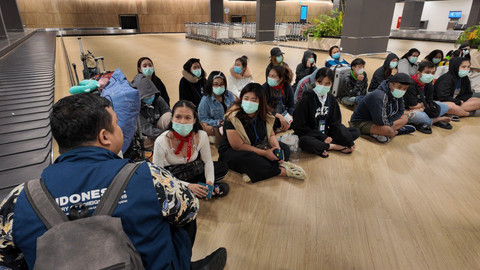 Kementerian Luar Negeri berhasil mengembalikan 90 Warga Negara Indonesia (WNI) dari perbatasan Myanmar-Thailand yang tiba di Bandara Internasional Soekarno-Hatta, Tangerang, Banten, Kamis (22/1/2026). Foto: Dok. Kemlu RI