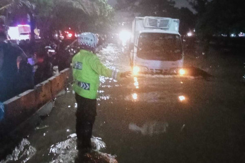 Kondisi banjir di Jalan Daan Mogot, Jakarta, Kamis (22/1/2026). Foto: X/ @TMCPoldaMetro