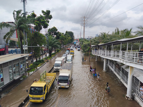 Kondisi lalu lintas Jalan Daan Mogot Raya arah Grogol. Foto: Jeni Ritanti/kumparan