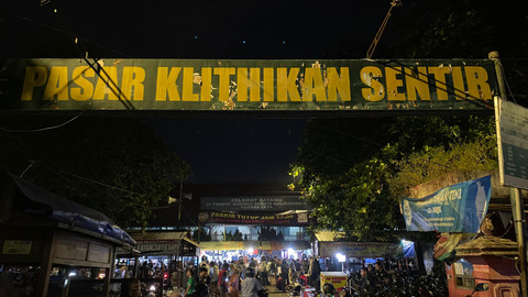 Suasana Pasar Senthir di malam hari (Sumber: Dokumentasi Pribadi)