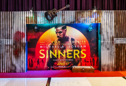 Ilustrasi poster film Sinners. Foto: Real_Java/Shutterstock