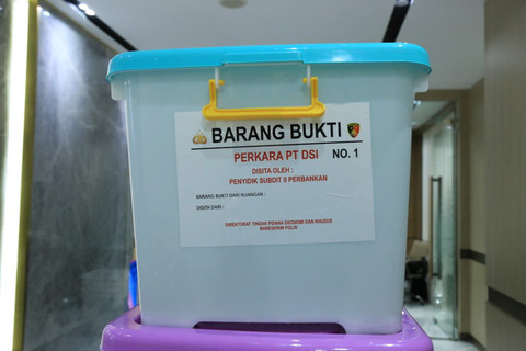 Penggeledahan penyidik Subdit II Perbankan Dittipideksus Bereskrim Polri di Kantor Dana Syariah Indonesia. Foto: Dok. Istimewa